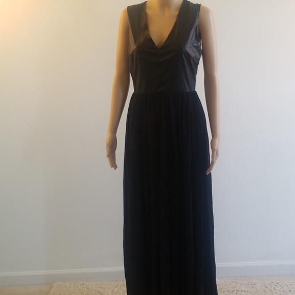 Zuri Zuri Dresses & Skirts - Zuri Zuri Dressy Maxi